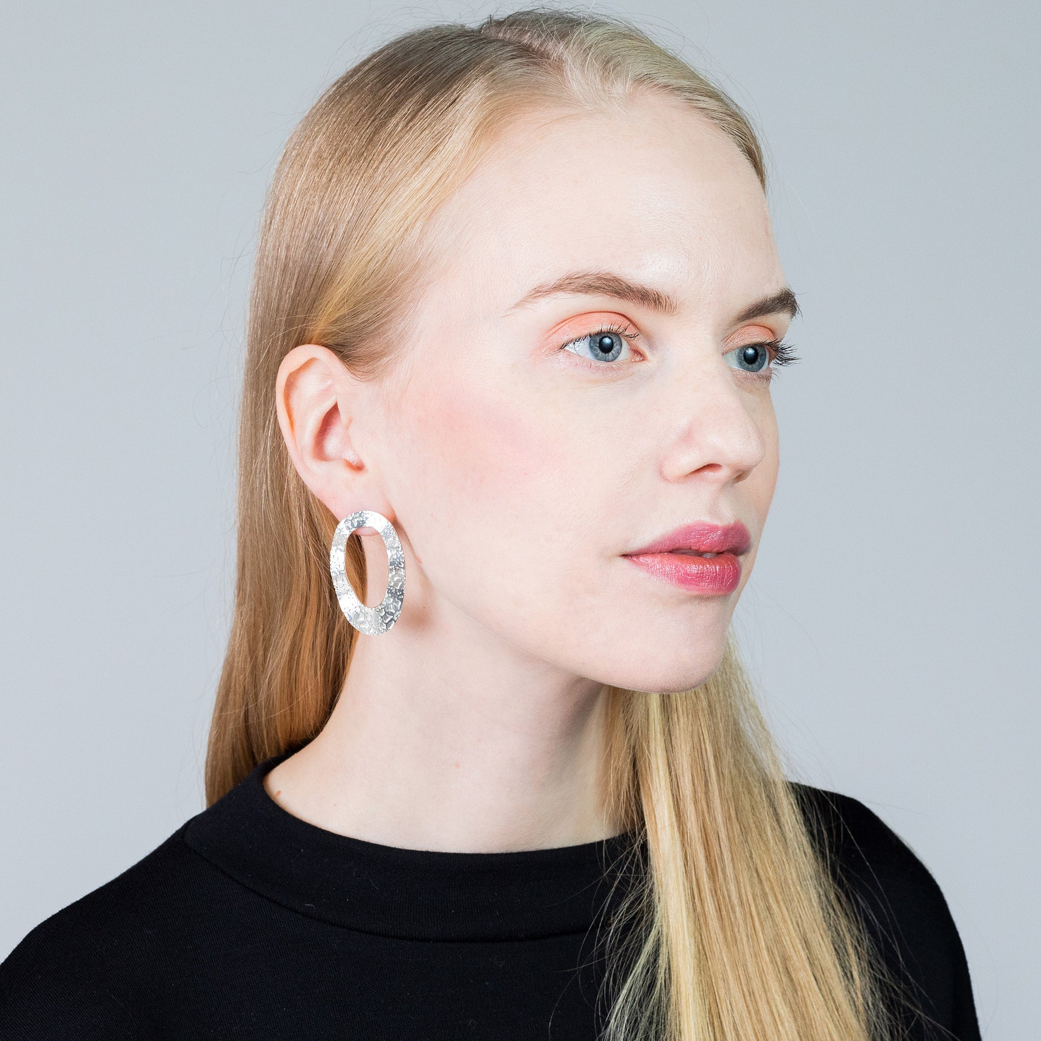 LACE large earrings (iso nappikorvakoru)